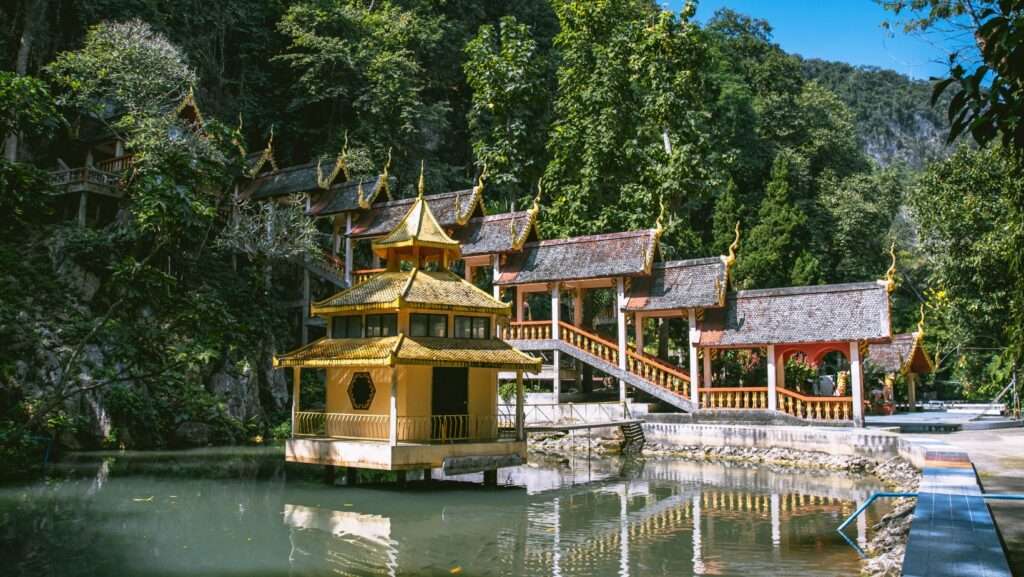 Wat Chiang Dao Caves