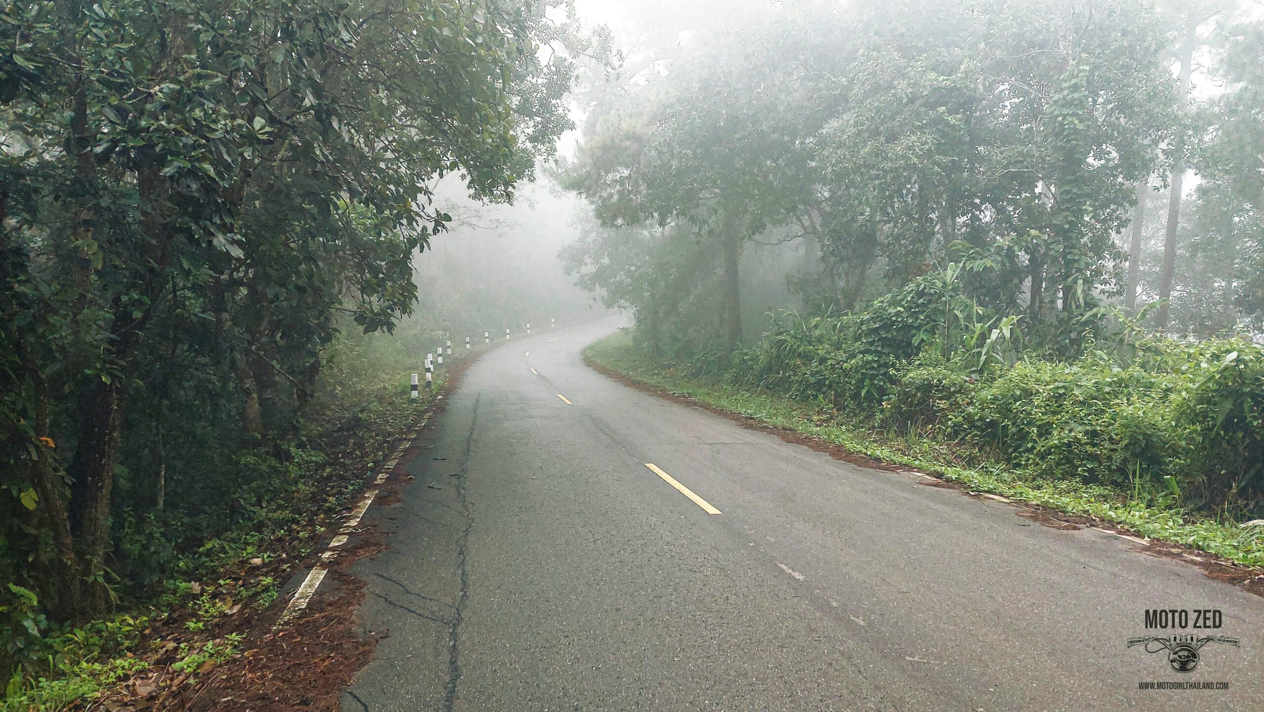 misty road to muang khong