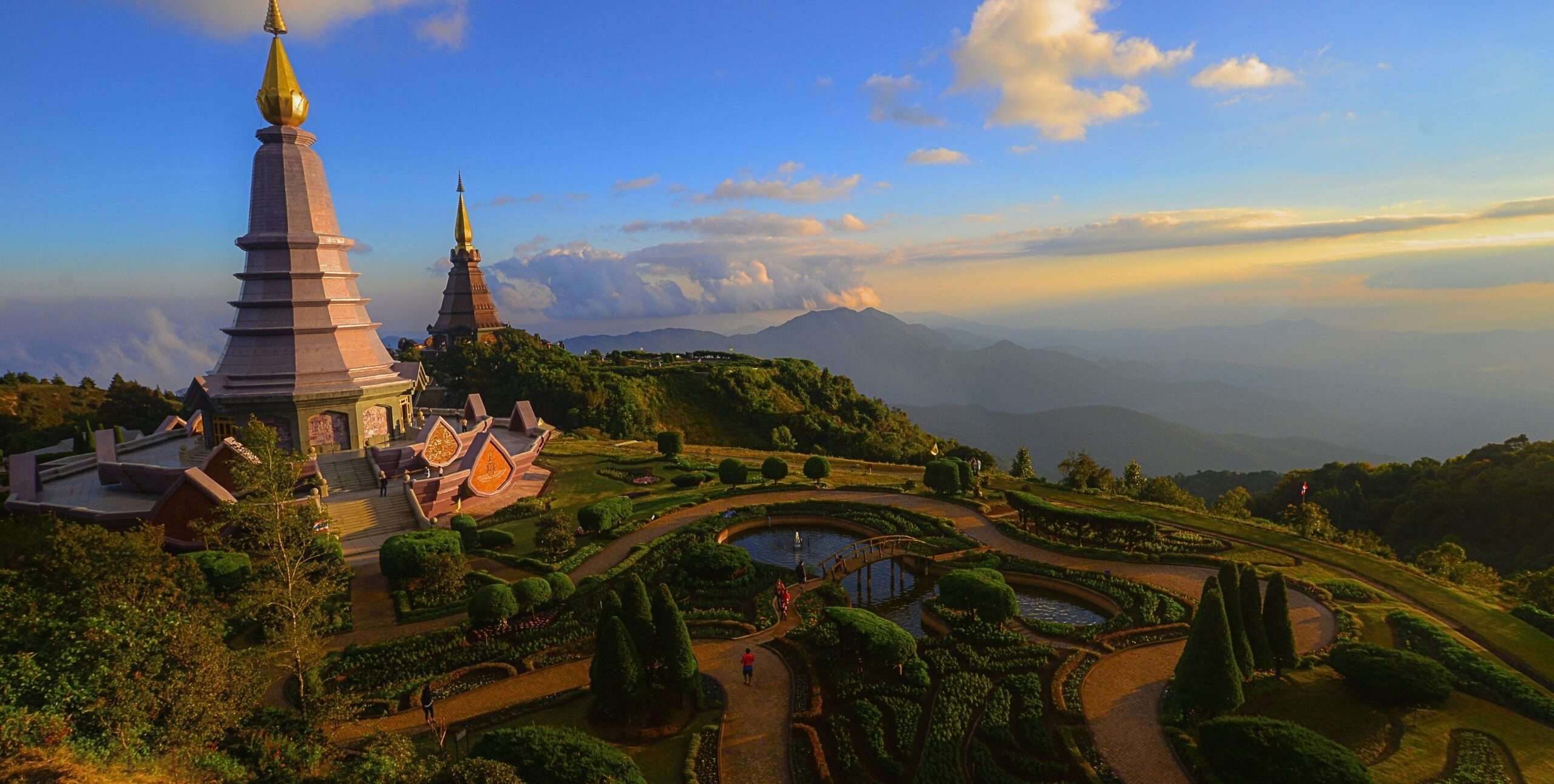 twin pagodas doi inthanon