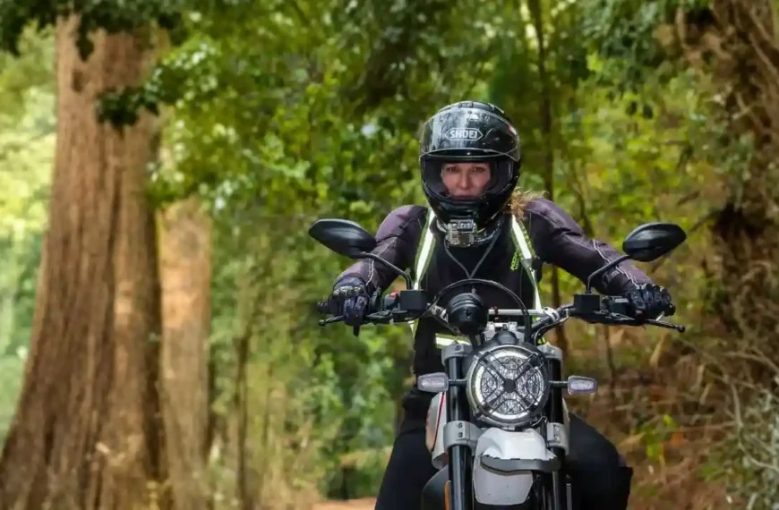 MotoGirlThailand-Zed-Desert-Sled-Dirt-route