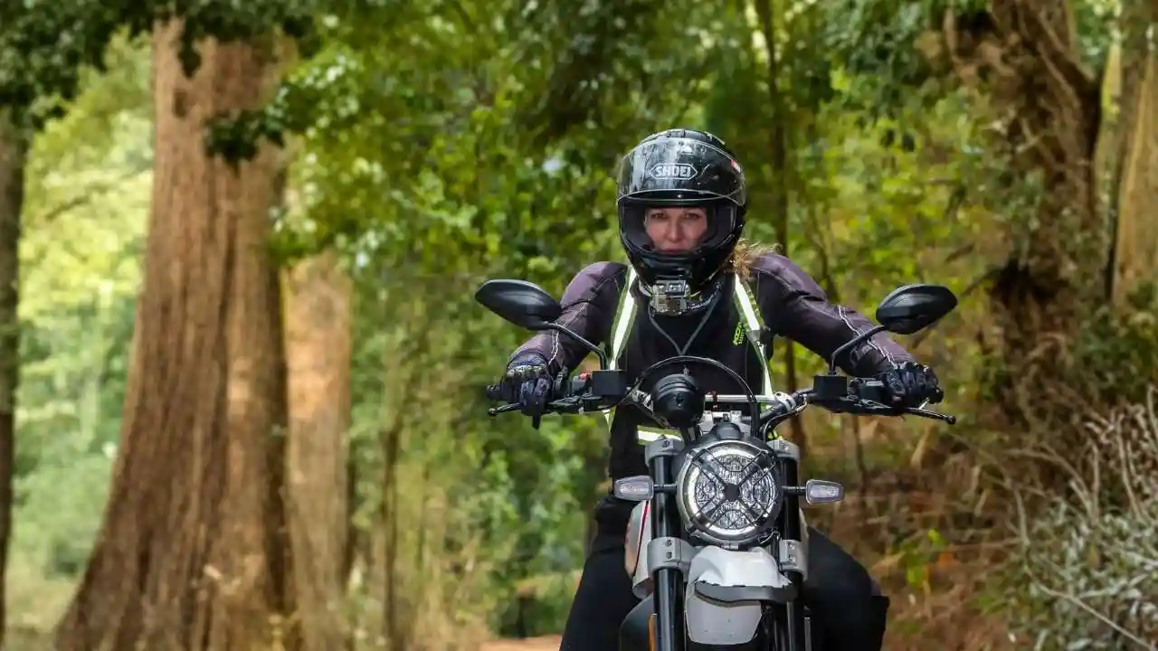 MotoGirlThailand-Zed-Desert-Sled-Dirt-route