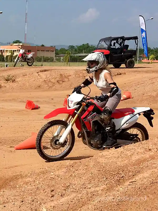MotoGirlThailand - Zed Honda CRF Honda Safety Dirt Riding