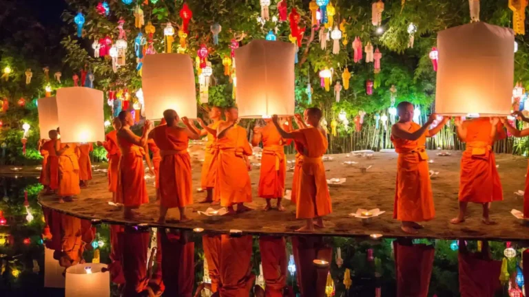 Loy Krathong and Yi Peng Festival Thailand