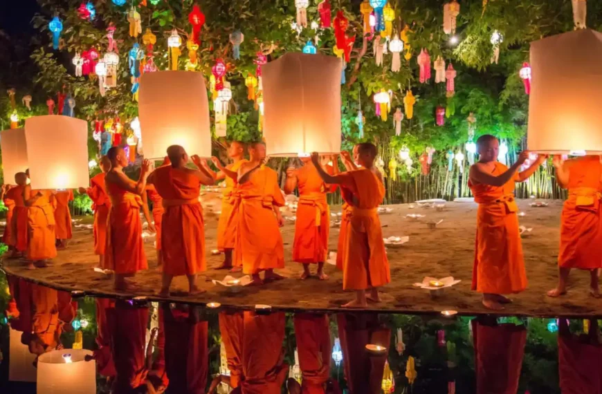 Loy Krathong and Yi Peng Festival Thailand