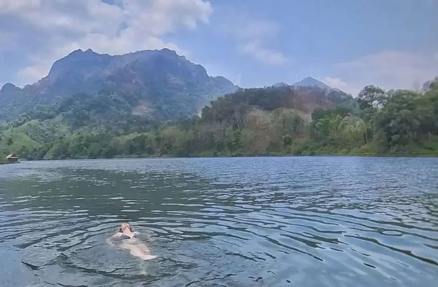 Nong Khiaw Lake Swimming - Laos