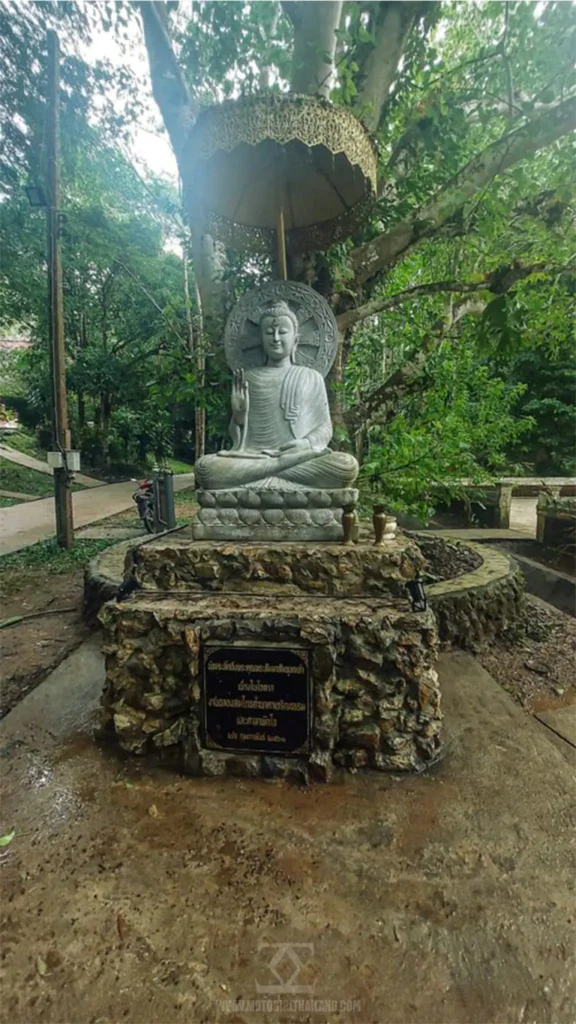 Nakha Charoen Tham Cave