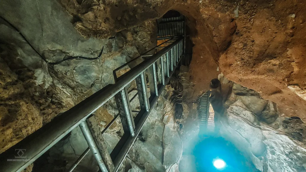 Nakha Charoen Tham Cave
