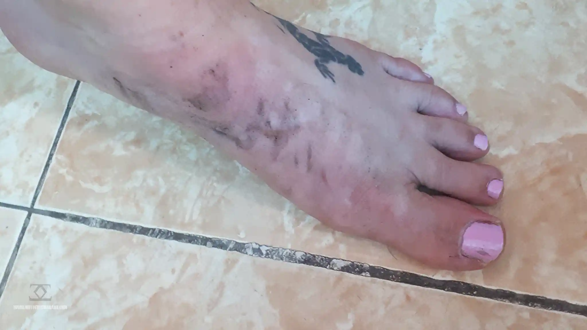 Hanoi Tire Track Foot