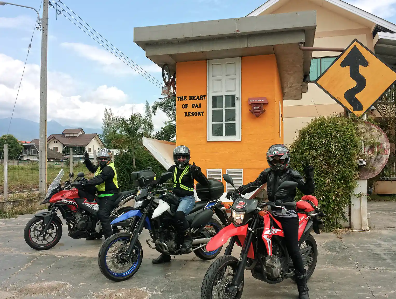 Ladies Ride Heart in Pai Group Photo