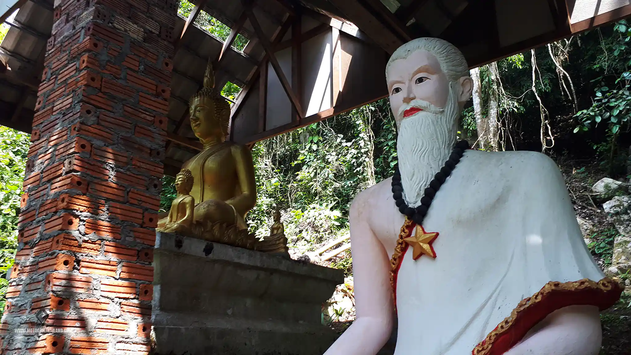 Laos Kruang Upper Section Buddhas