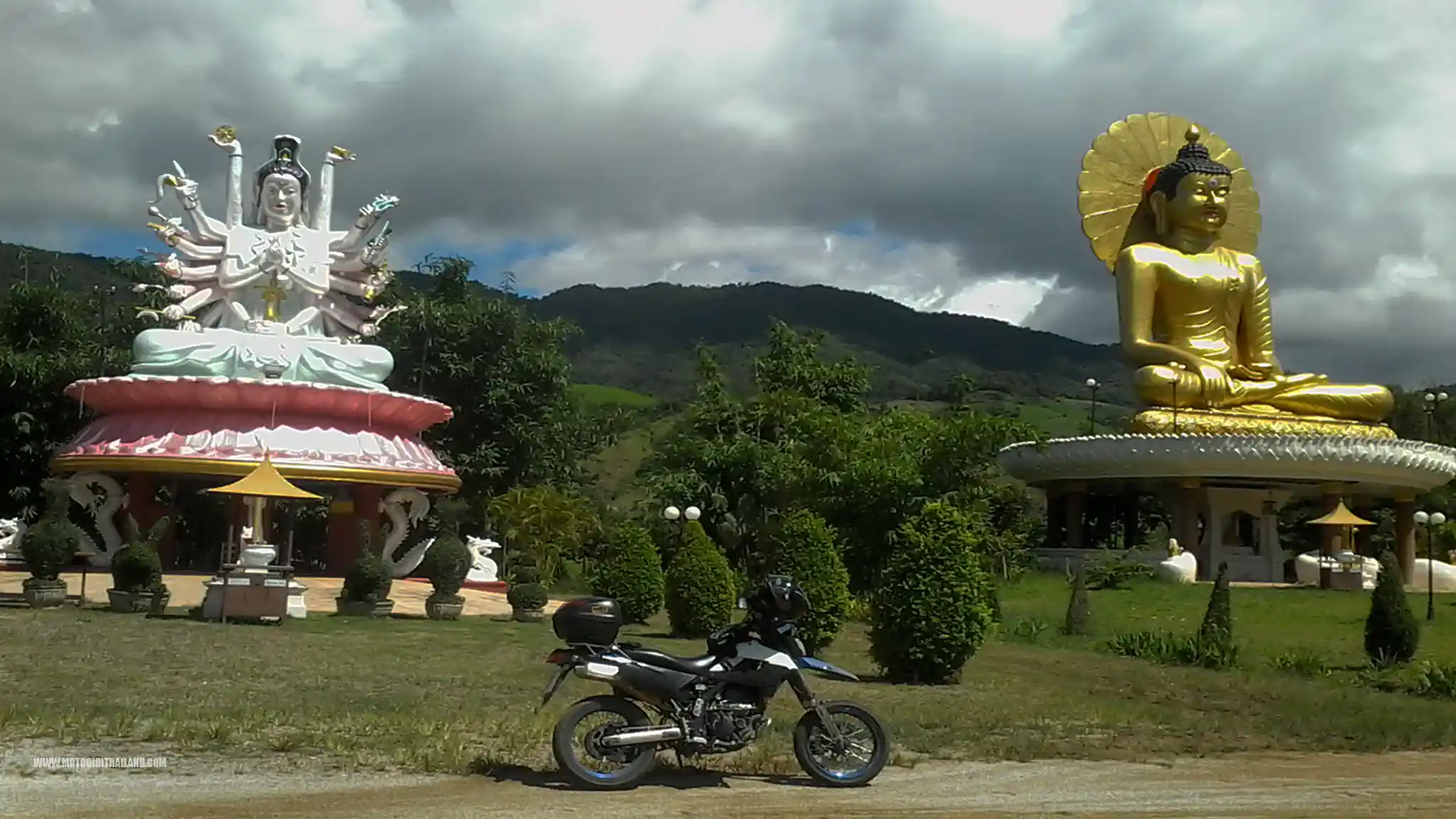Mae Ai Statues