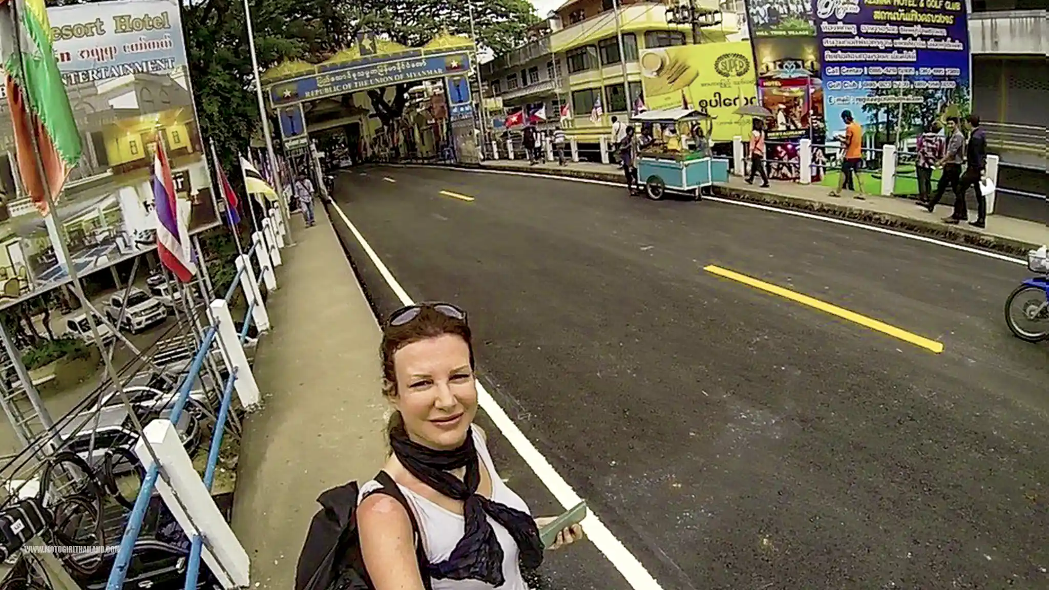 Mae Sai Border Crossing Zed